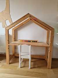 Drewniane biurko domek z regulacją + segregator na kredki + krzesełko