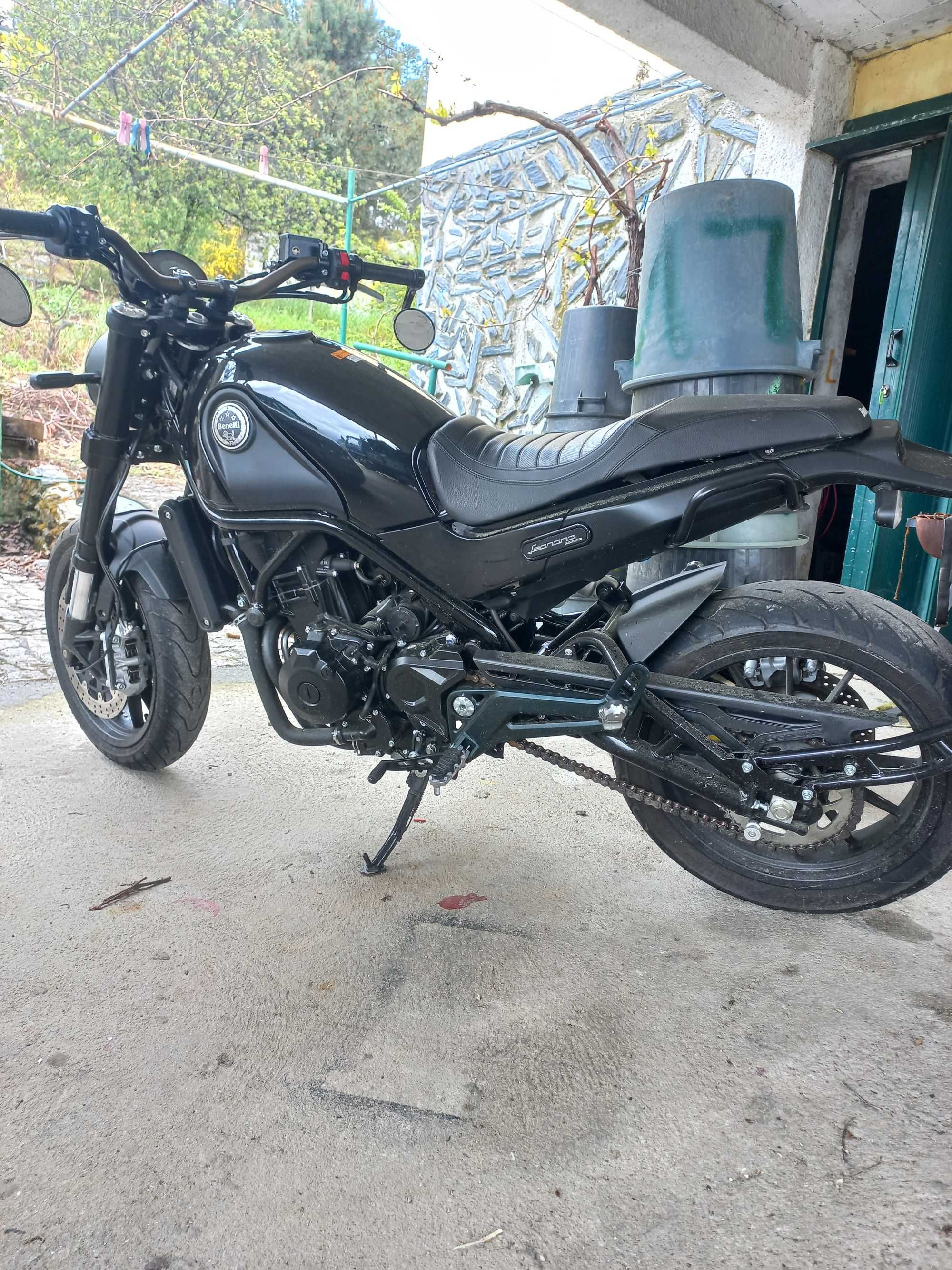 Benelli 500 como nova