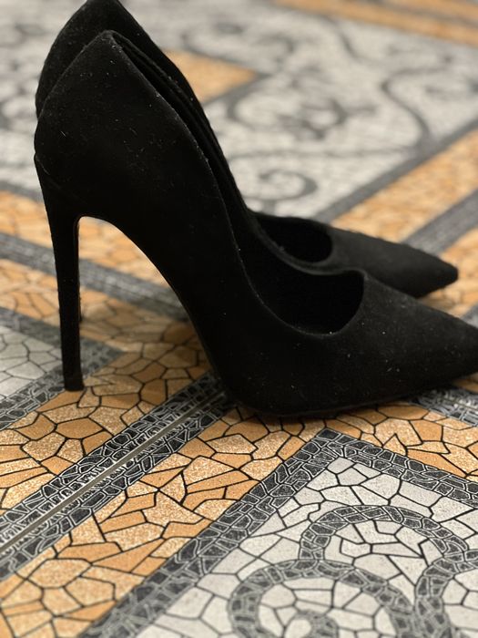 Туфлі на шпильці