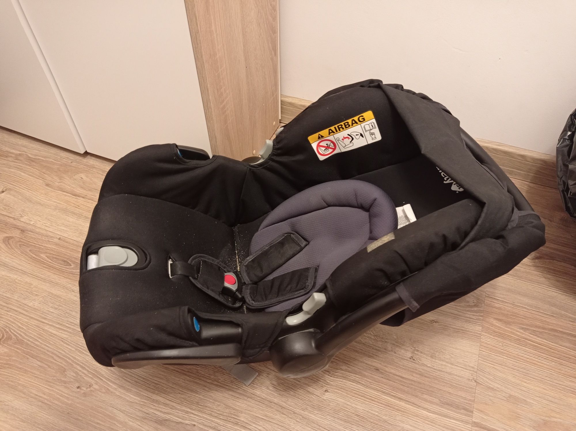 Fotelik niemowlęcy samochodowy