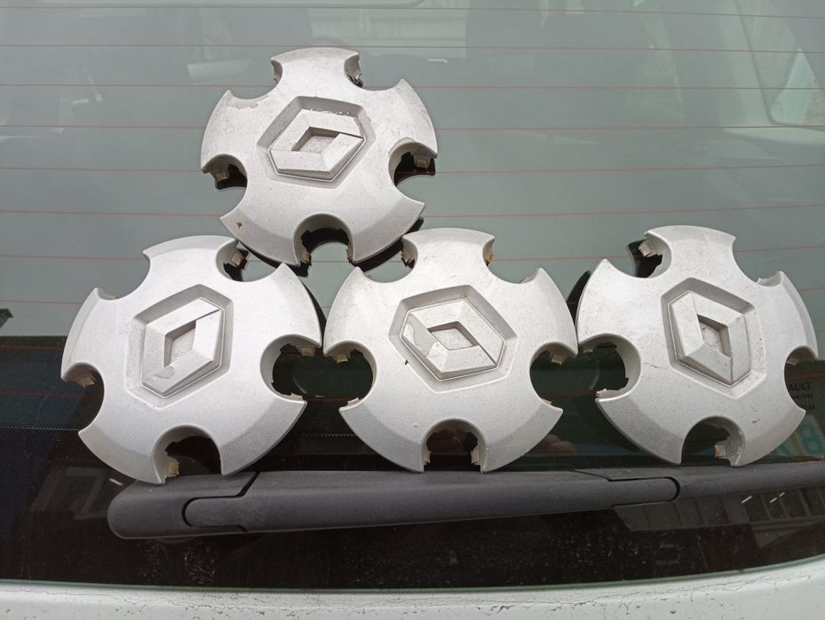 Ковпаки залізного диска Дастер.