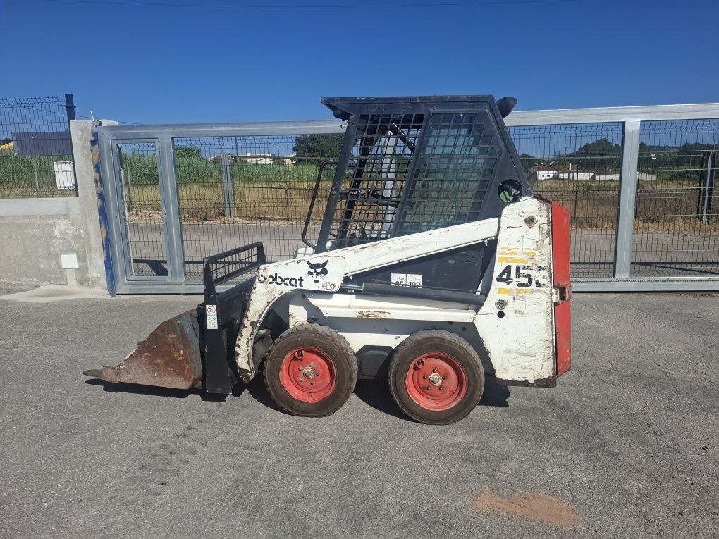 Mini carregadora bobcat 453