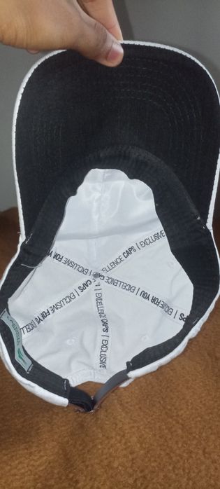 chapéu lacoste branco