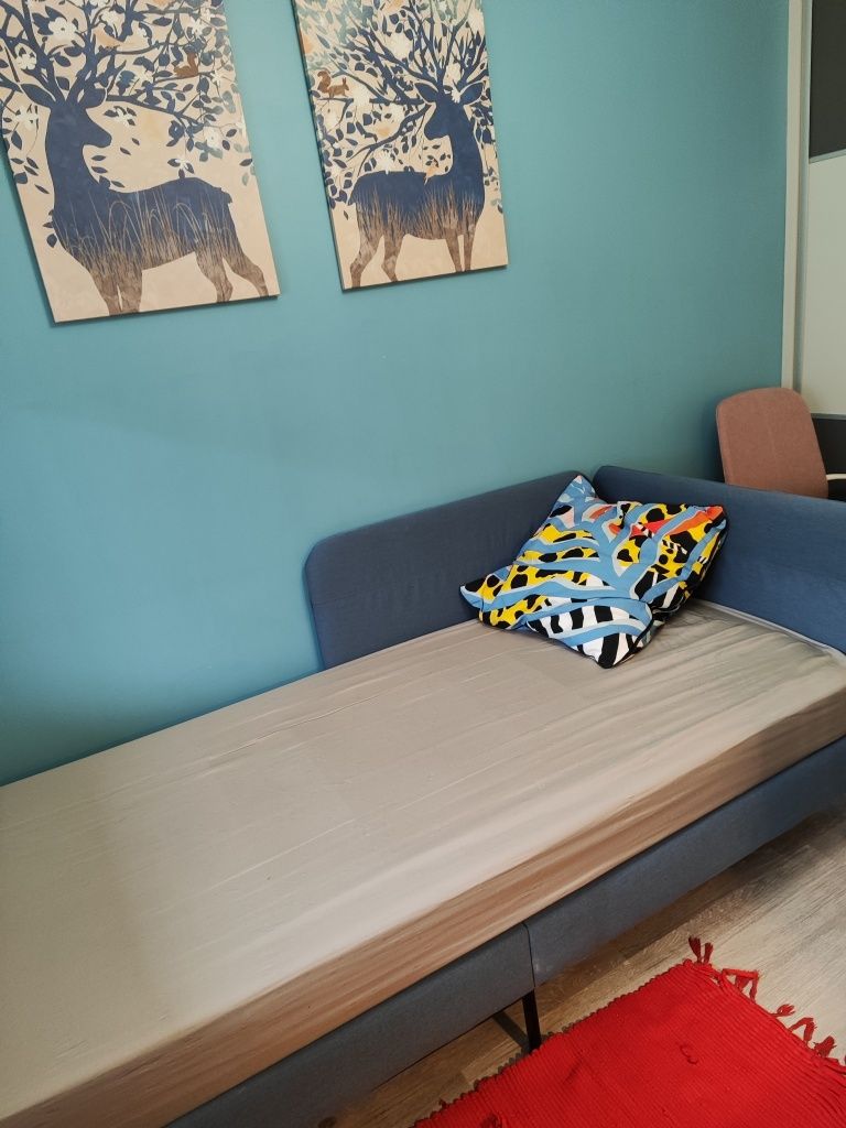 Łóżko jednoosobowe z Ikea z materacem w zestawie