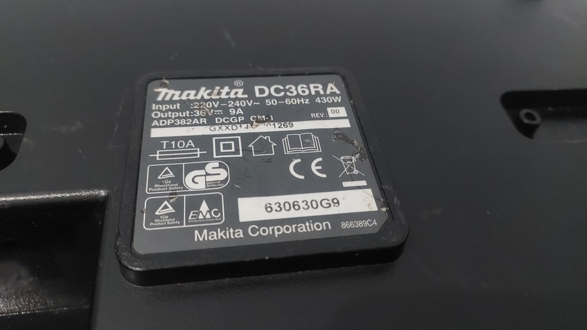 Зарядное устройство Makita 36,0V DC36RA
