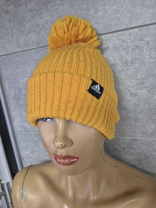 Musztardowa żółta zimowa czapka z pomponem Adidas