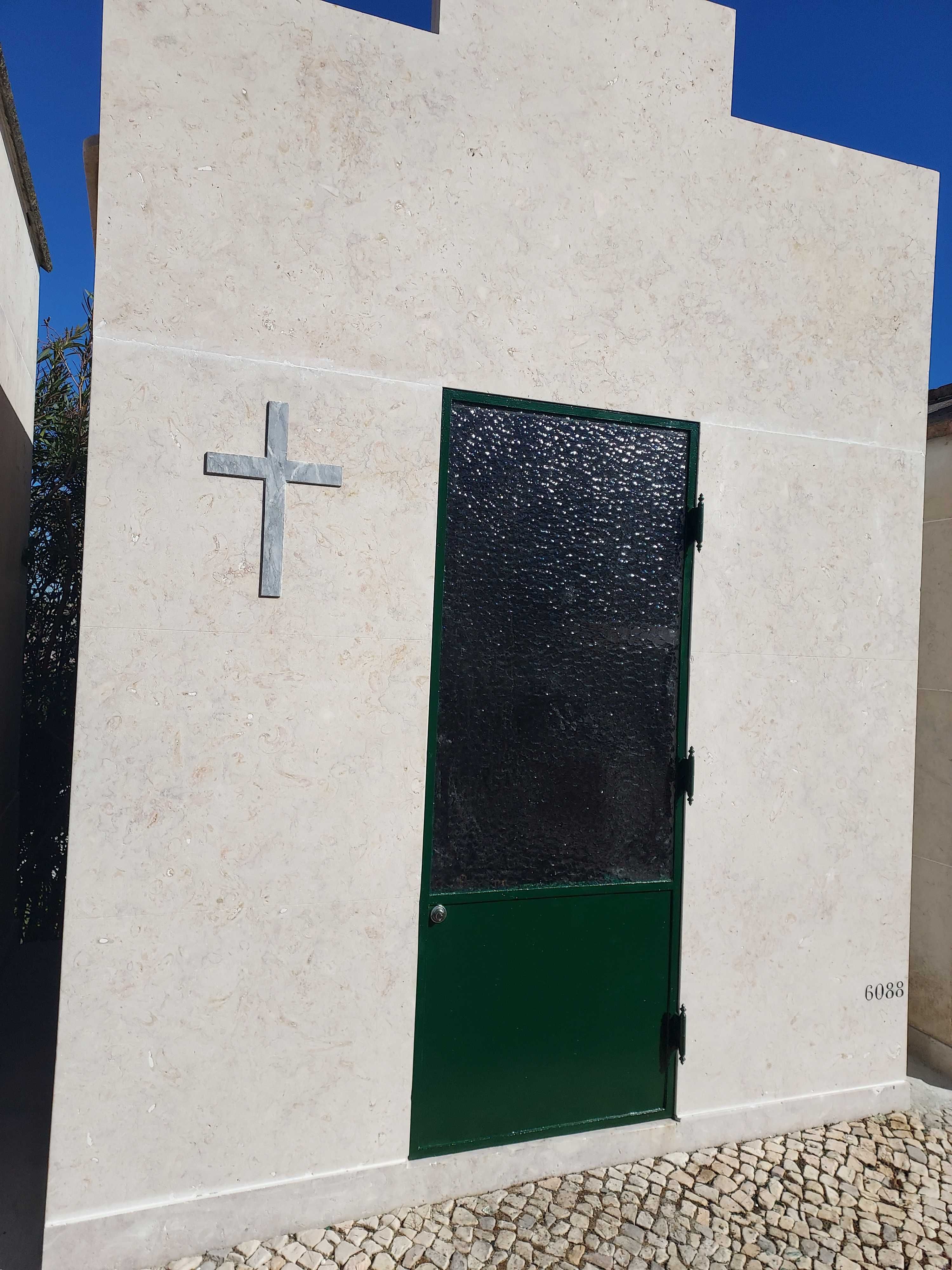 Jazigo no Alto de São João