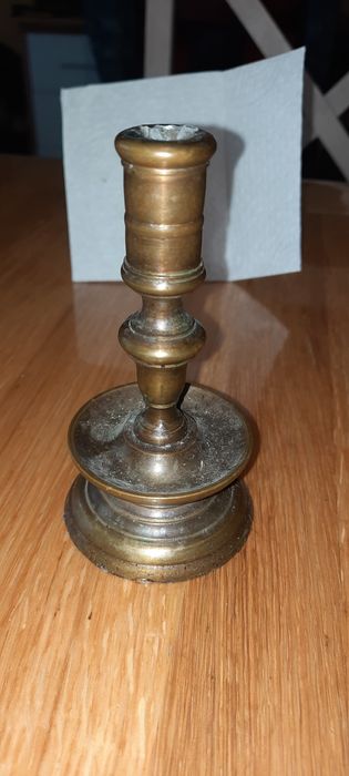 Бронзовий підсвічник, висота 11см.