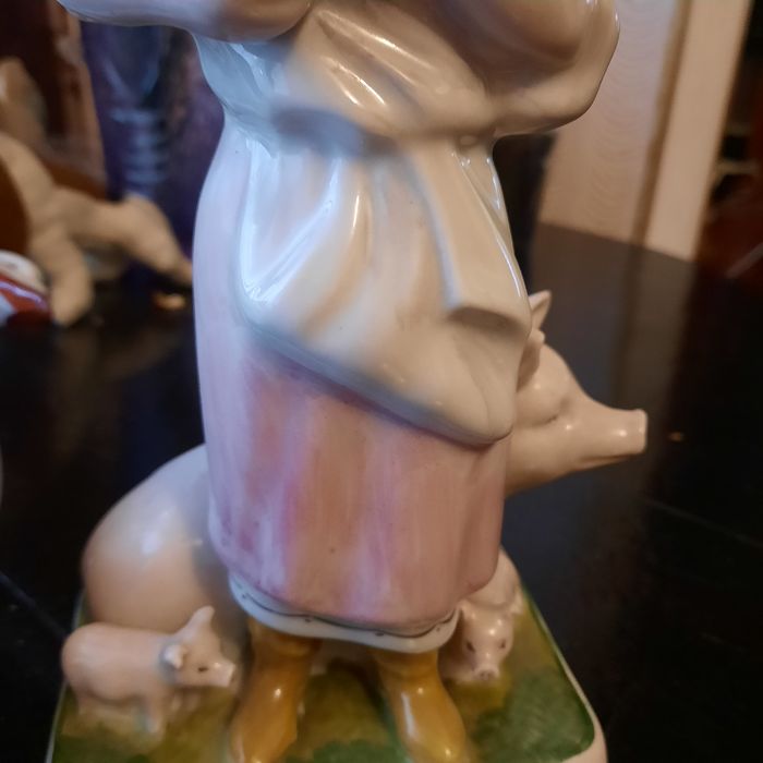 Фарфоровые статуэтки ссср свинарка и конфетница лебедь