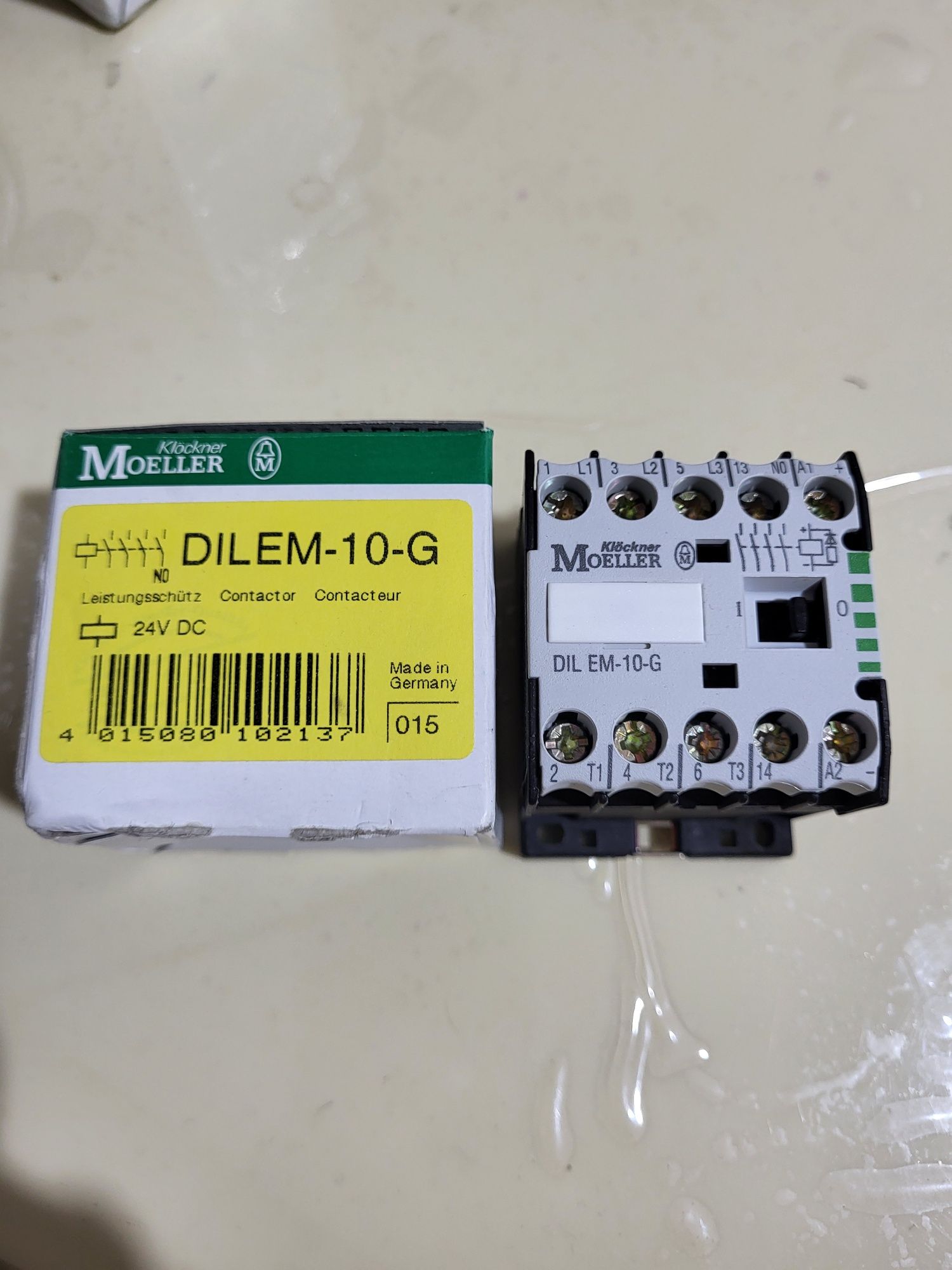 Контактор Dilem-10-G 3 полюси 9А DC 24V 3NO+(1NO) 10213  (MOELLER)