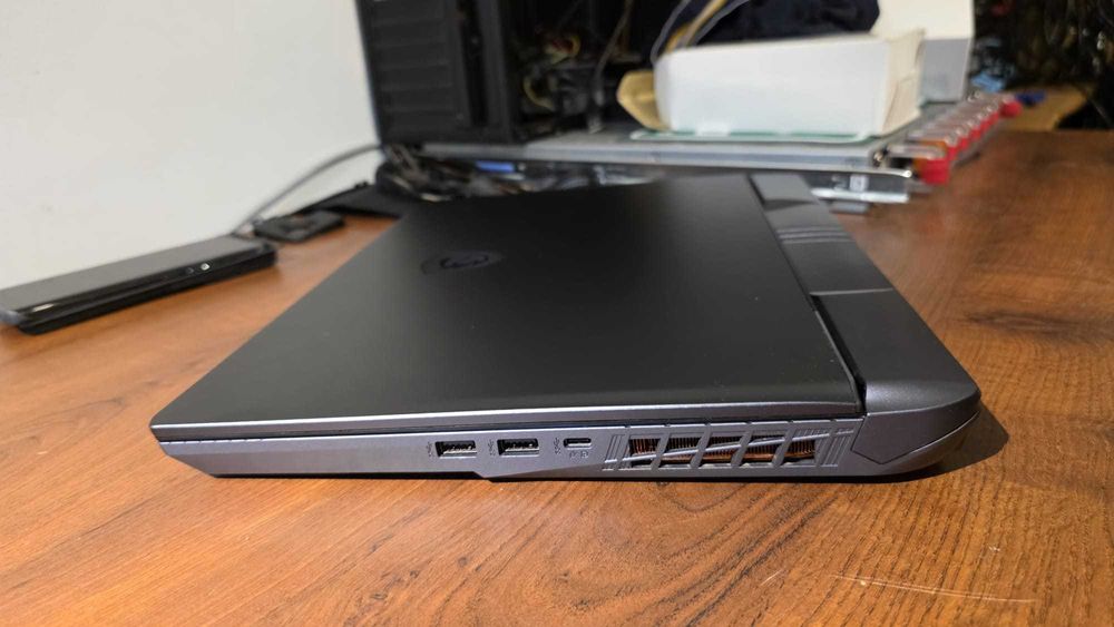 Nowy Laptop dla graczy MSI Vector 16 HX i9 Ultra 32GB RAM 2TB RTX 5070