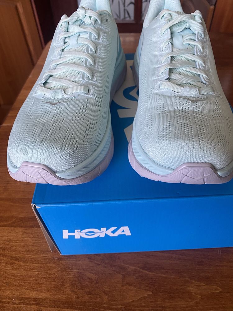 Кросівки Hoka Mach 4 - 38 p, нові жіночі.