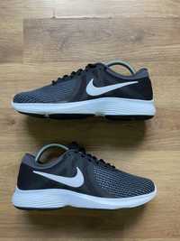 Кроссовки Nike Revolution 4 размер 40 стелька 25,5