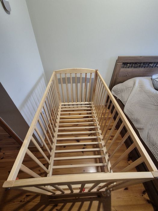 Łóżeczko z materacem