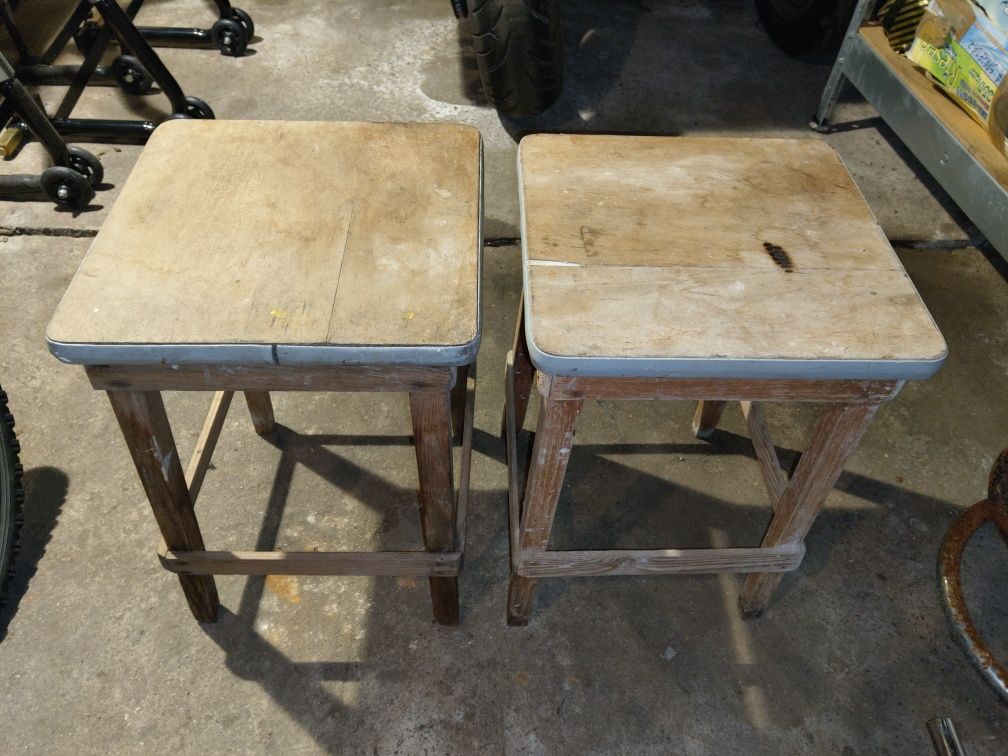 Krzesełka stołki taborety siedziska drewniane 2 sztuki