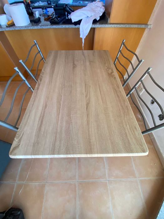 Mesa de Jantar c/ 4 Cadeiras