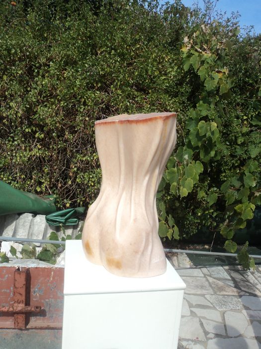 Escultura em mármore .