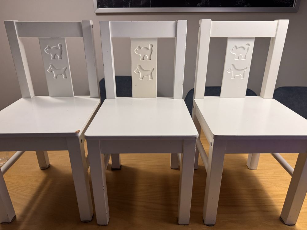 dwa krzesła dla dzieci Ikea Sundvik