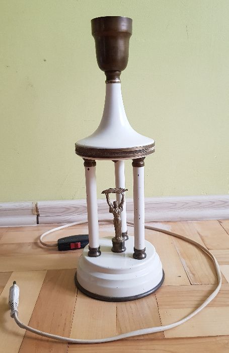 Lampa stołowa na kolumnach z figurką