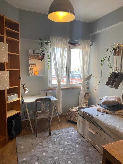 Quarto em zona de prestigio - Campo Grande/Alvalade