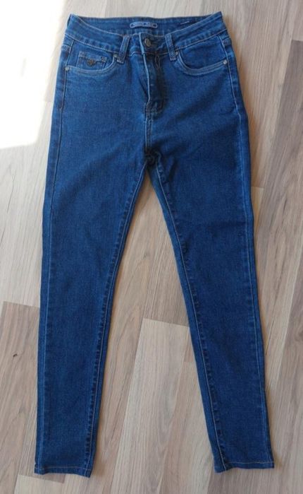 Красиві жіночі джинси скіні