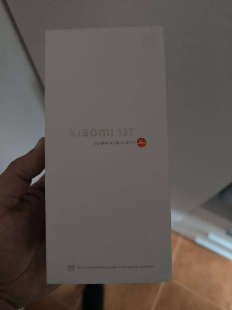 Xiaomi 13T 8GB/256GB

Cor: Black

Como novo, sem marcas de uso

Incl