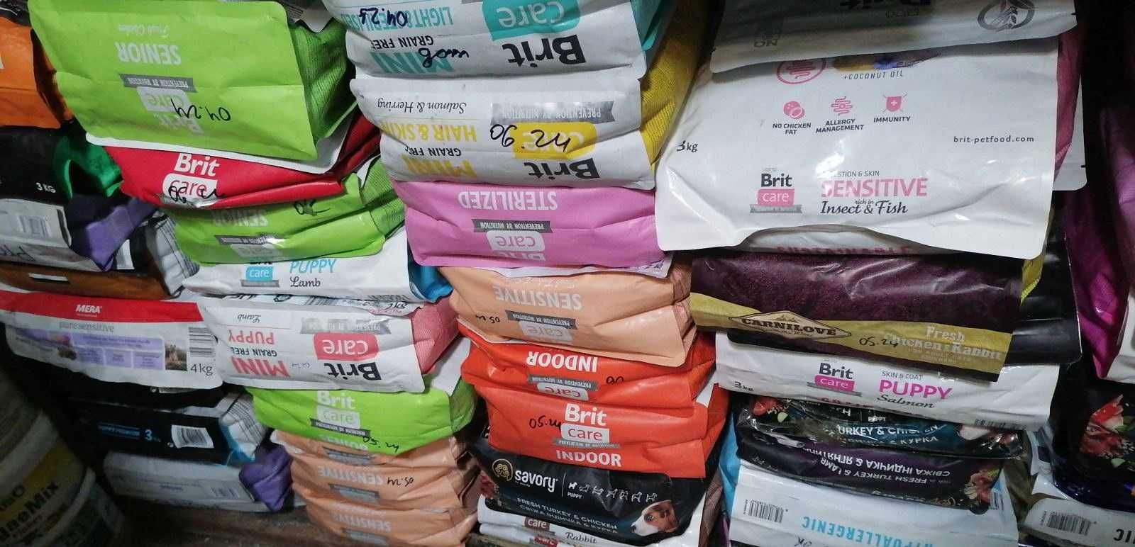 Розпродаж корму Brit, Farmina, Royal Canin, Mera, Amity, Carnilove