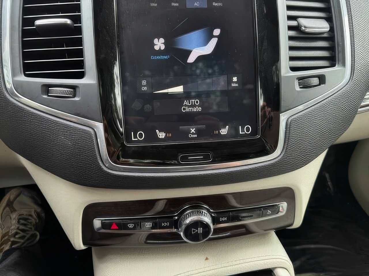 2019 Volvo XC90 T6