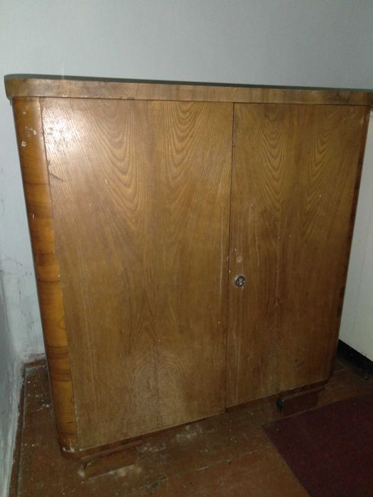 Комод дерев'яний в гарному стані.