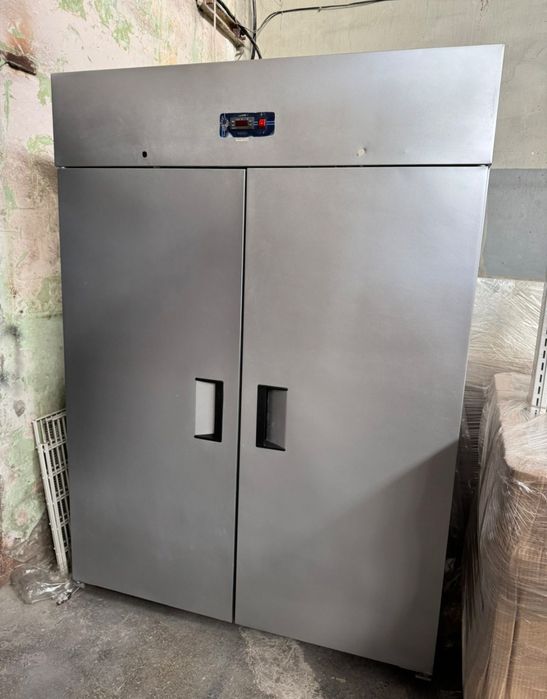 холодильний шкаф запасу  Desmon 1400л б/у