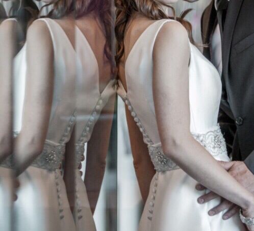 Piękna suknia ślubna 34 xs dla filigranowej Manuel Mota klasyczna
