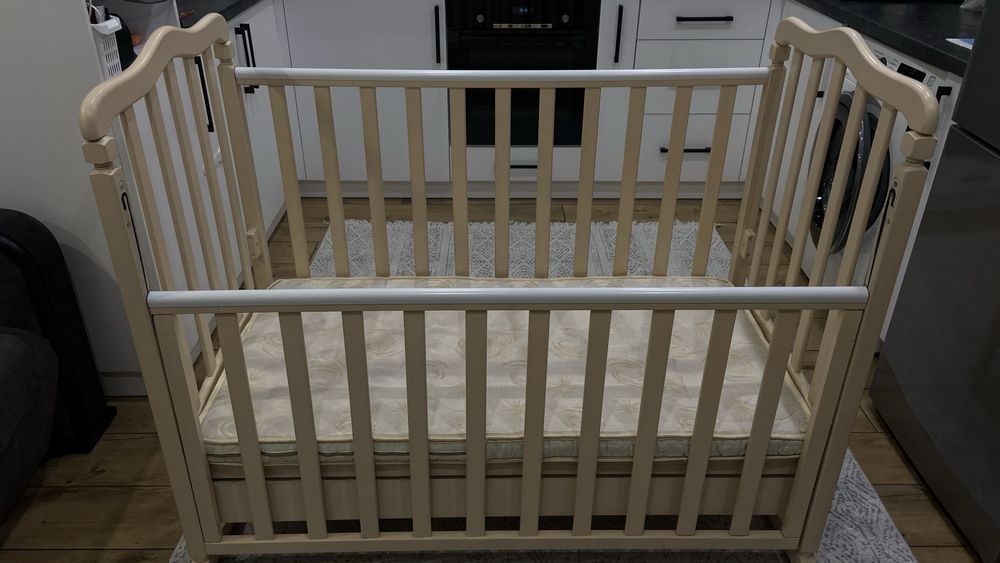 Продам дитяче ліжко з матрасом!