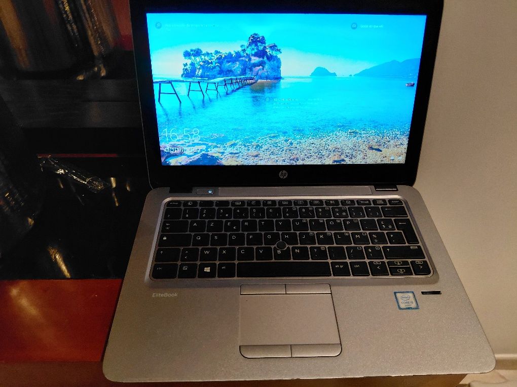 Portátil HP elitebook modelo 820 G3
Intel Core i5-6300u 2.4ghz
16gb de