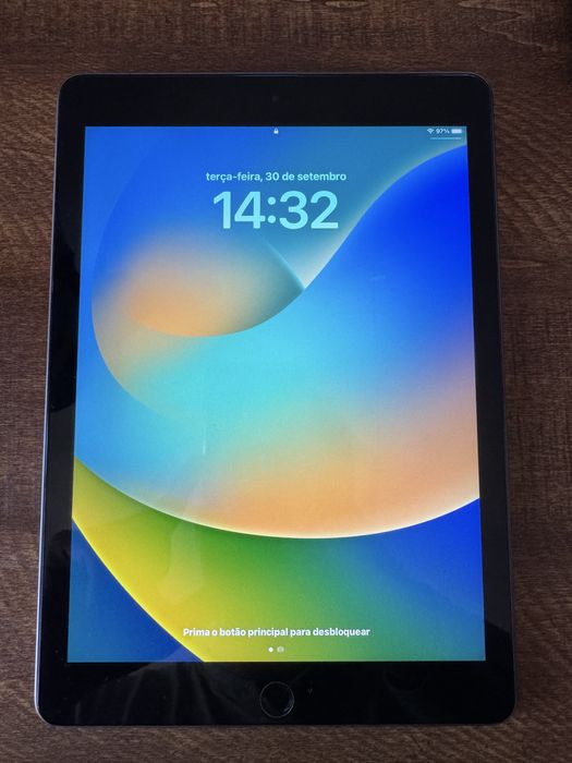 iPad 5ª Geração 32GB Wi-Fi - Como Novo + Capa