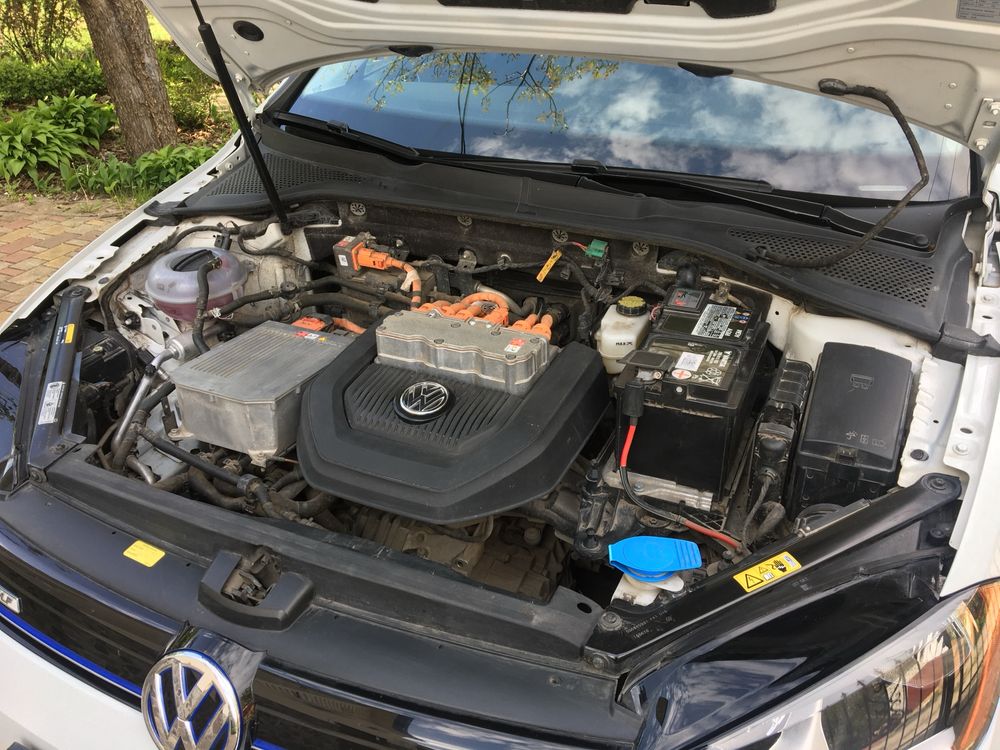 Volkswagen E-Golf 2016