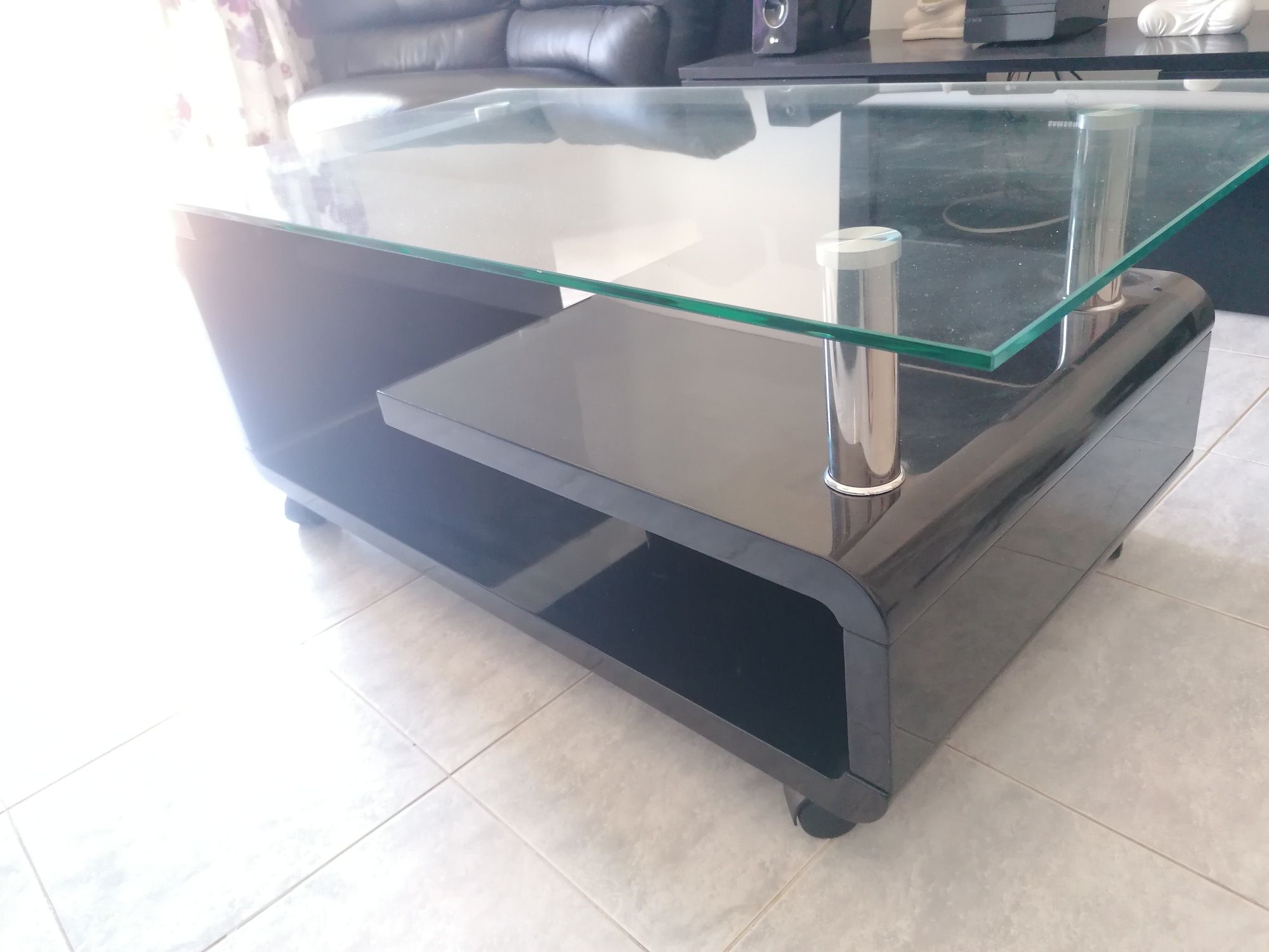 Mesa com vidro de sala