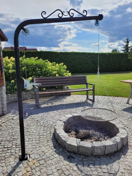 Grill obrotowy nad ognisko