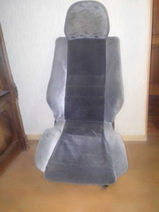 Сиденье автомобильное