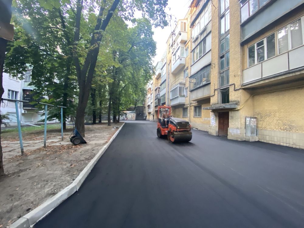 Асфальтирование участок ямкови ремонт укладка асфальтной крошка крихта