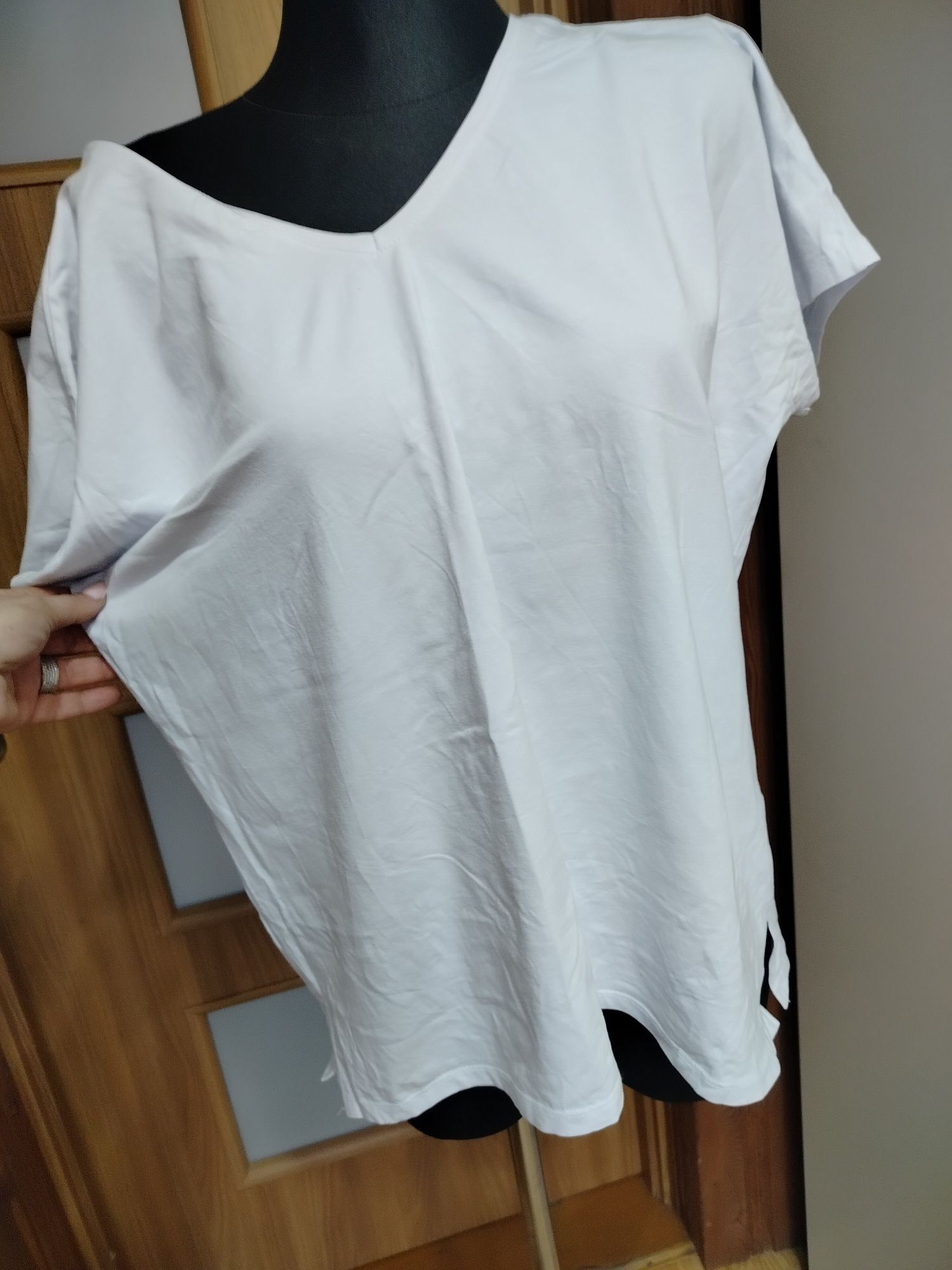 Biała bluzka ze skrzydłami oversize