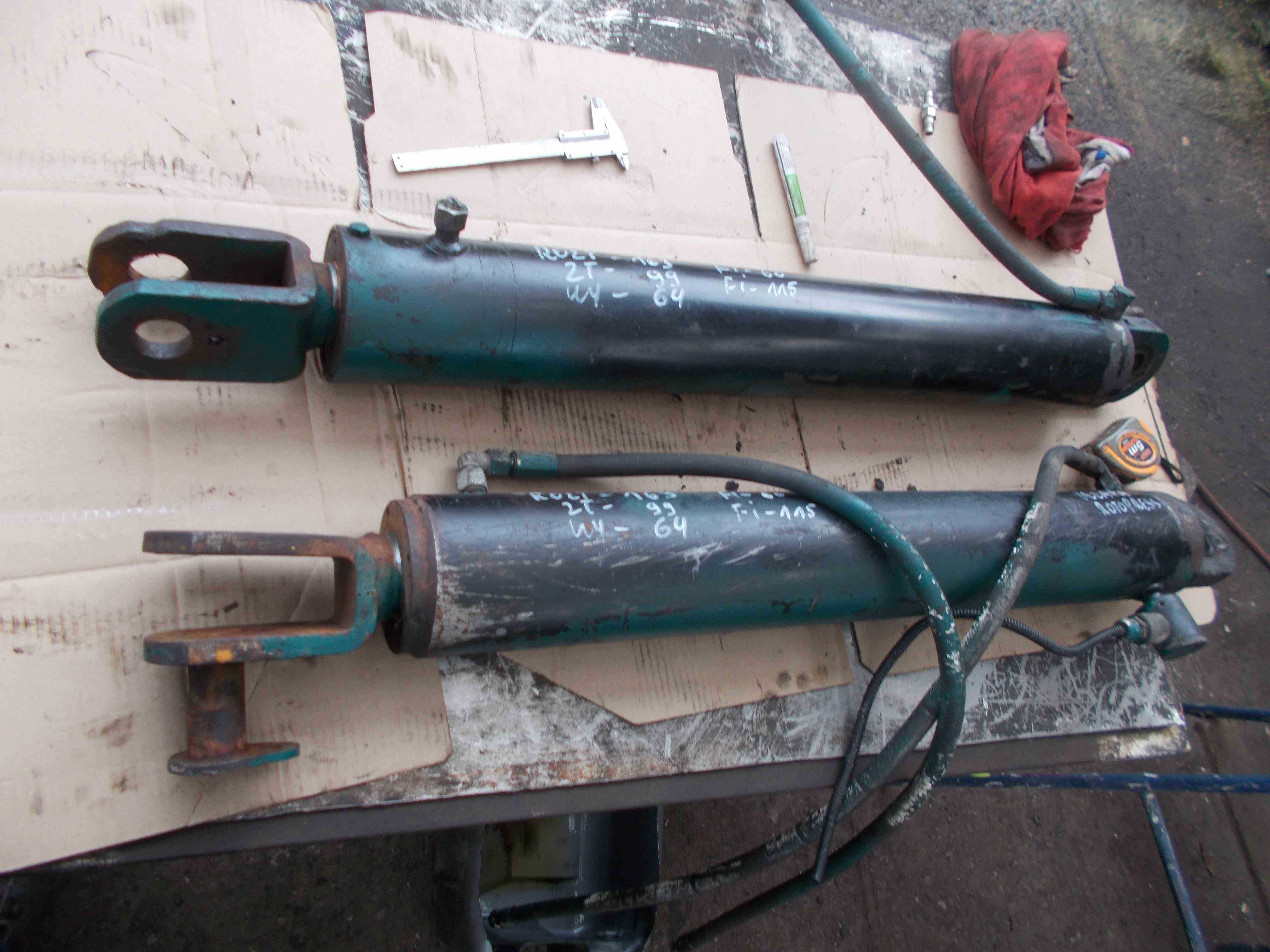 Siłownik hydrauliczny dwustronnego działania 163cm rozłożony