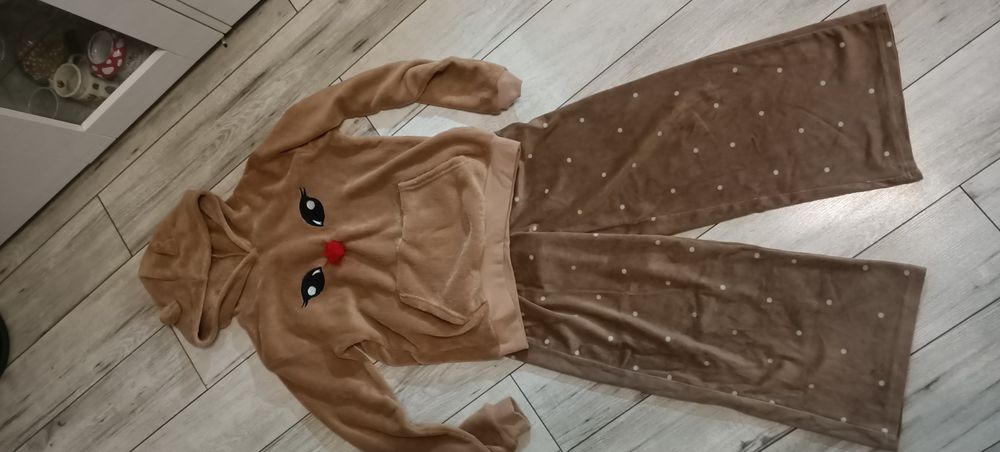 Dres pluszowy Sinsay 140