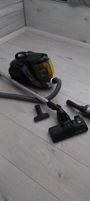 Рабочий пылесос Rowenta RO6963EA с насадками