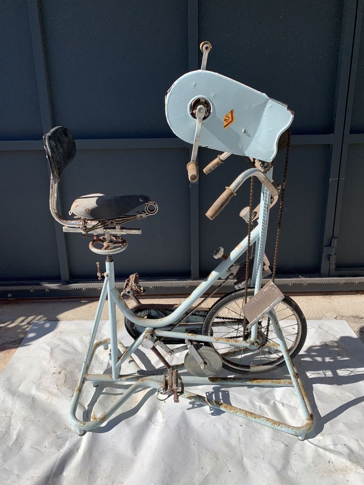 Bicicleta de fisioterapia antiga