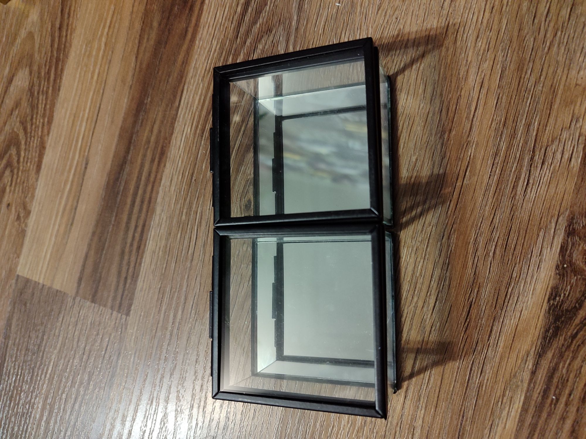 Szklana szkatułka z lustrem