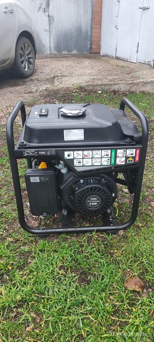 Інверторний бензиновий генератор Hyundai HHY 4050Si