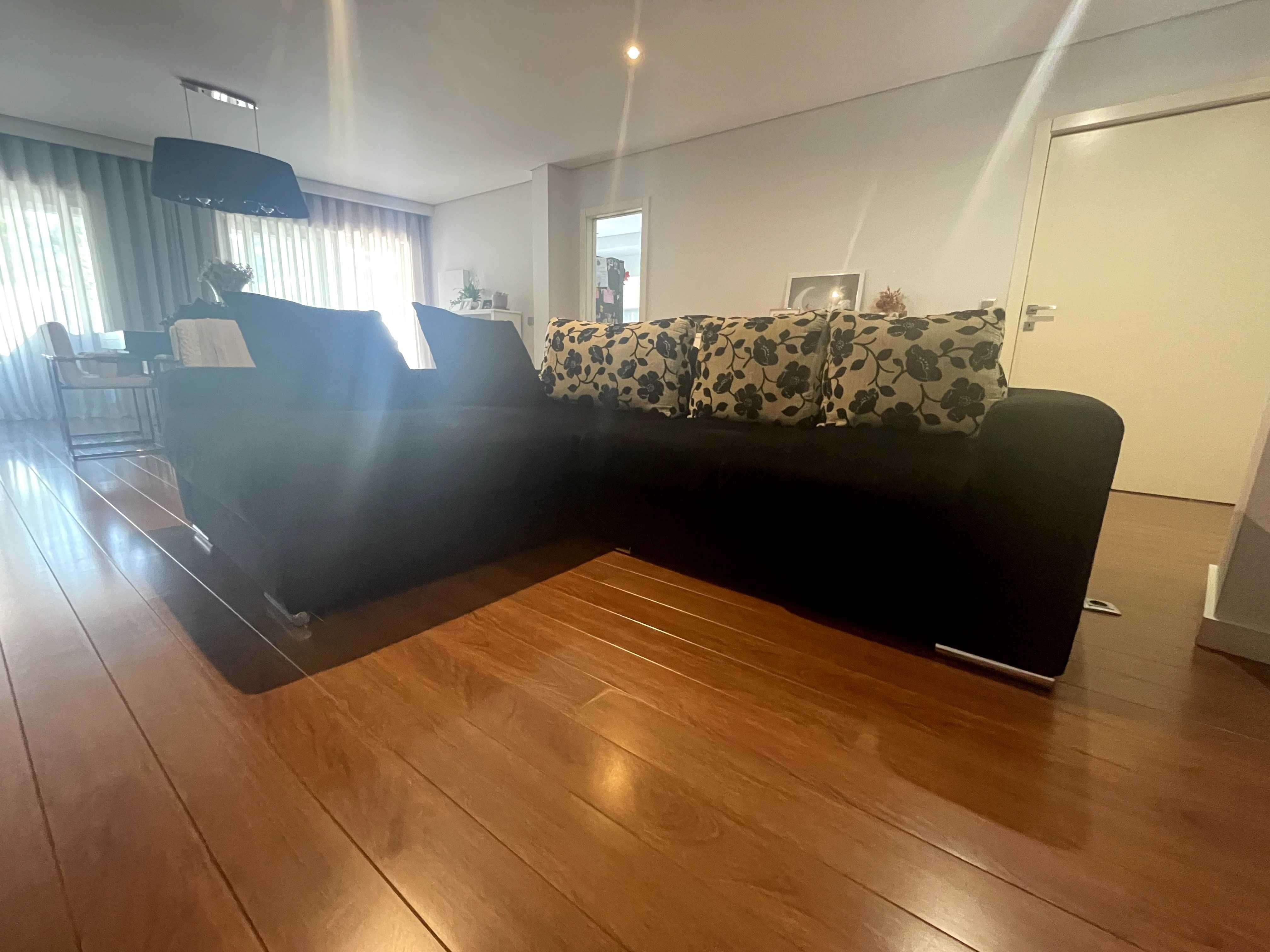 Sofá com chaise longue