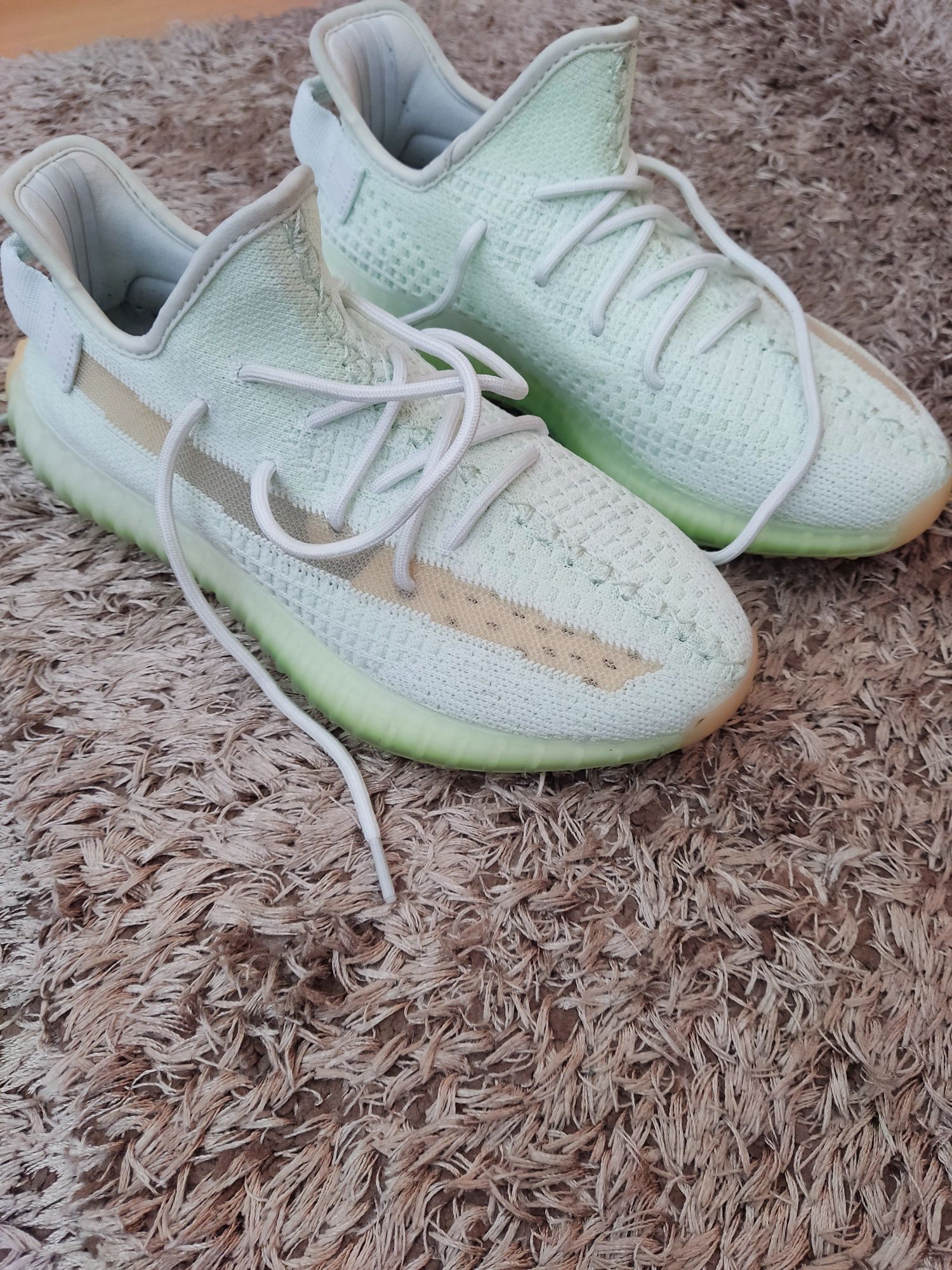 Adidas Yeezy Boost hyperspace