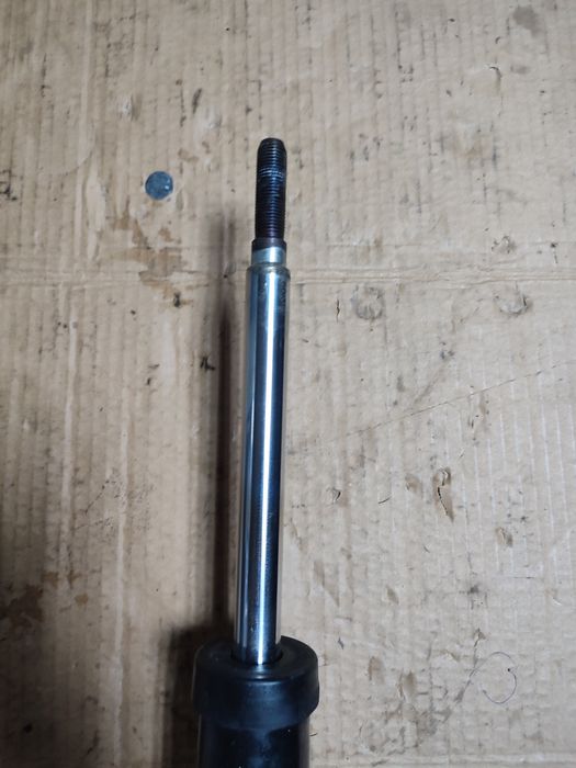 Амортизатор передний Renault Duster 2024