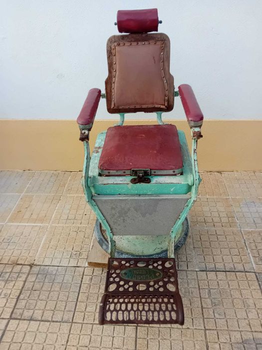 Cadeira de Barbeiro Antiga